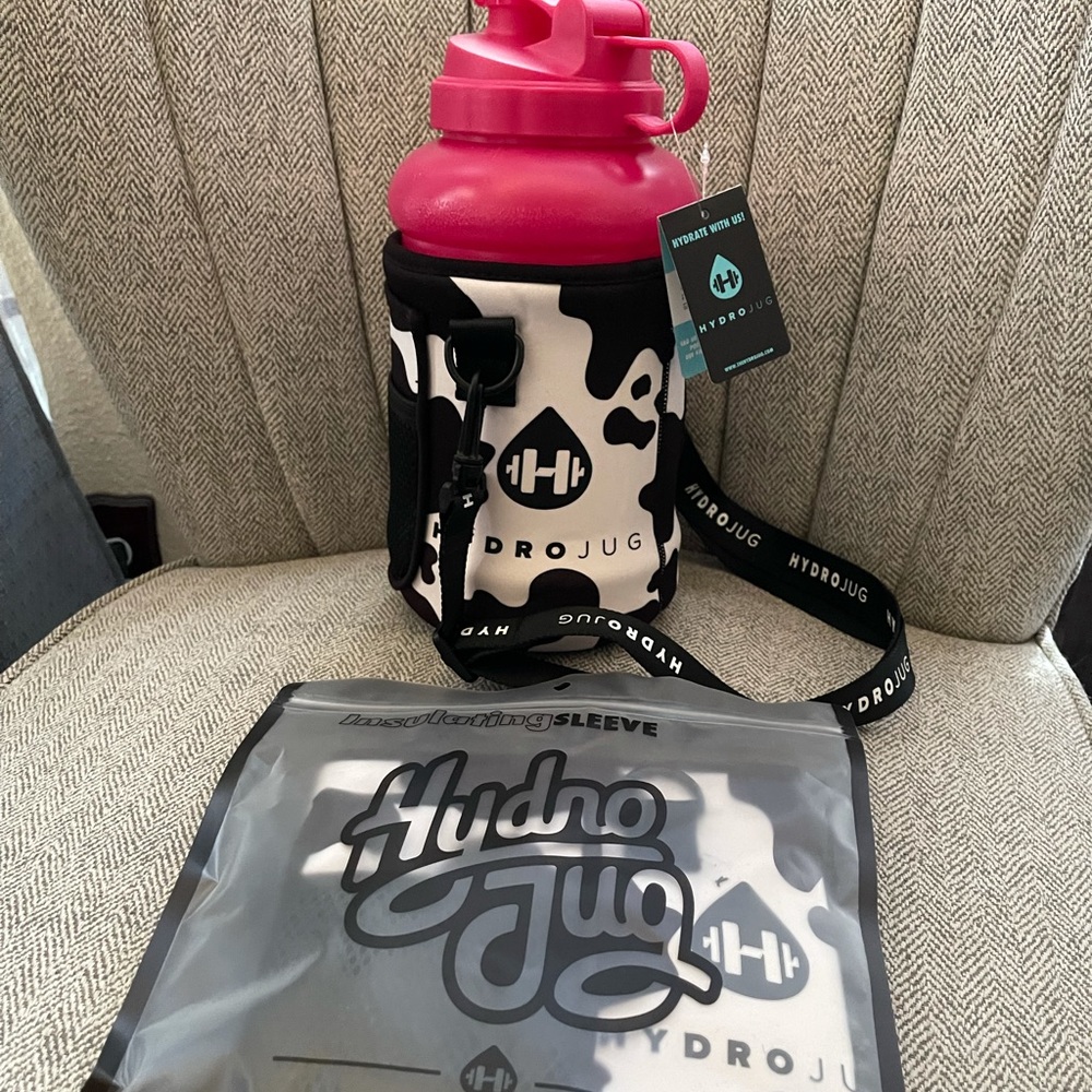 HydroJug limited edition Cow sleeve